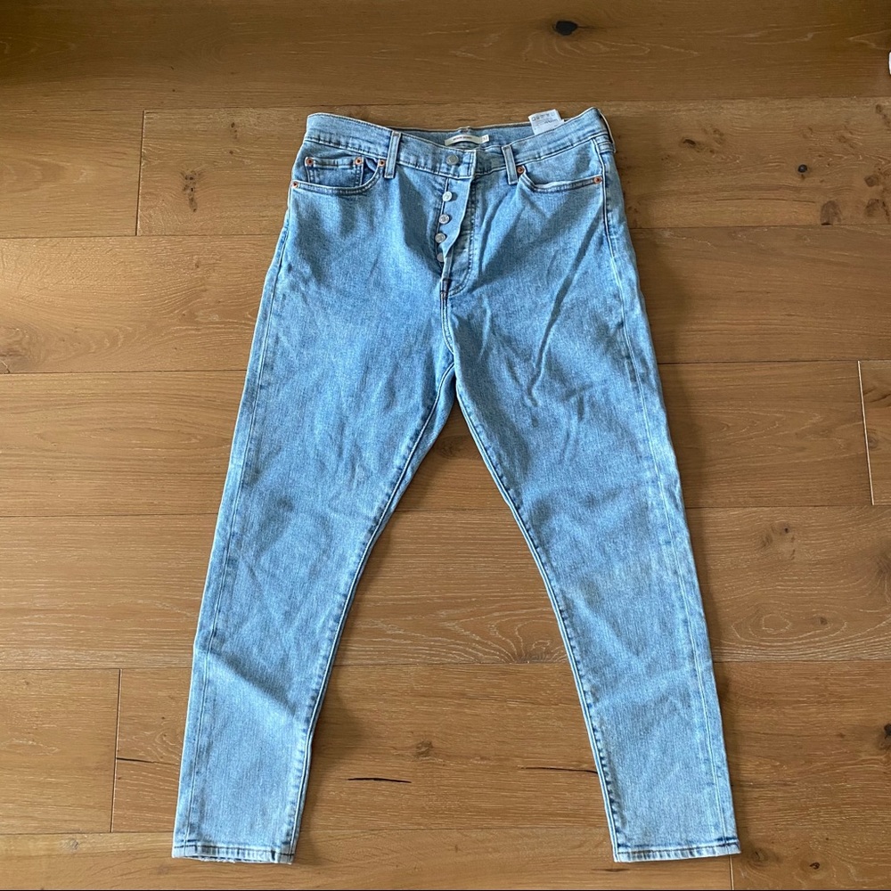 Levi’s Wedgie Skinny Light Wash Jeans - 32